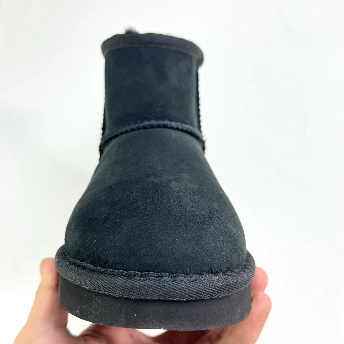 💰360 6222 Classic Mini II Mini classic short boots 2.0 Shoe shaft height: about 14CM Upper: Made of 17mm fur-integrated sheepskin, with a pre-treated water-repellent and anti-fouling coating Insole: 17mm sheepskin insole Sole: Treadlite by UGG™ light wing technology outsole - non-slip, cushioning, wear resistance, and good elasticity Heel: Leather heel label with embossed brand LOGO Size:35 36 37 38 39 40